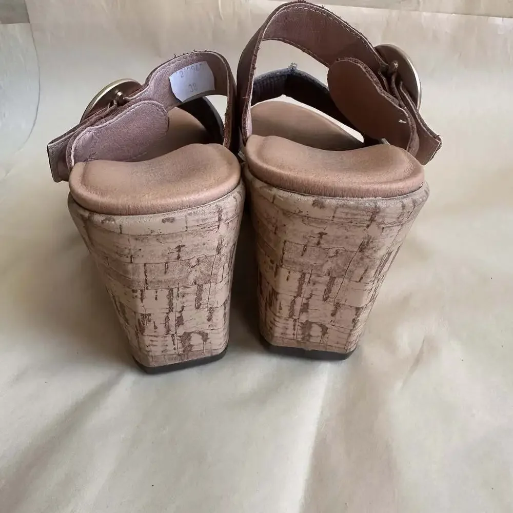 NWOT Naot Breezy Platform Wedge Sandal 7-7.5 (sz 38) Taupe Brown Leather Gold